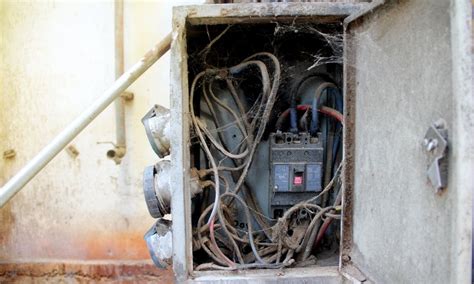 electrical breaker box door damaged|old breaker box problems.